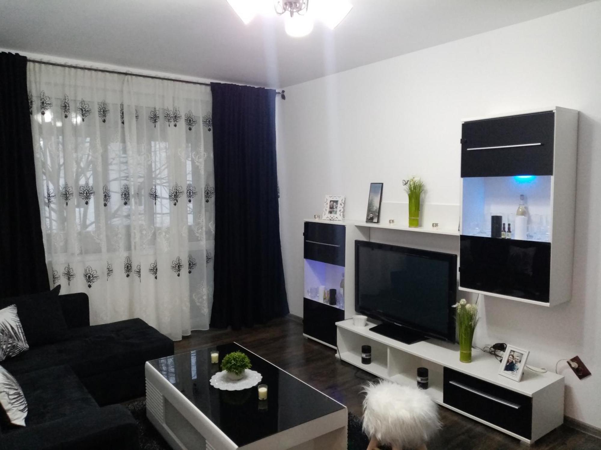 Apartament R&A Apartment โอร์โชวา ภายนอก รูปภาพ