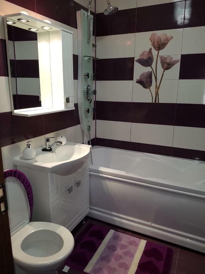 Apartament R&A Apartment โอร์โชวา ภายนอก รูปภาพ